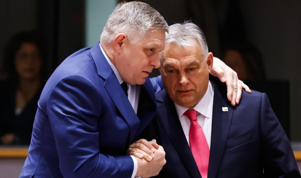 Белый дом шумно мобилизует мировой правый