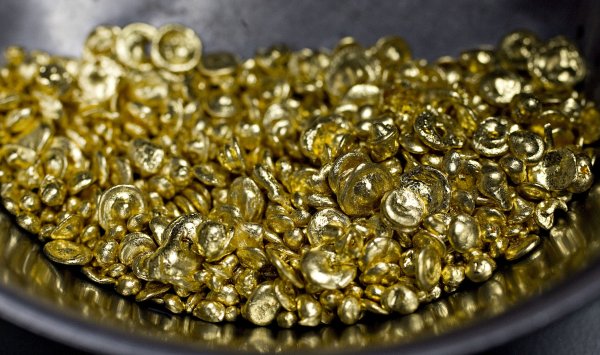 Золото выходит из записи, доллар восстановился после снижения процентных ставок в США