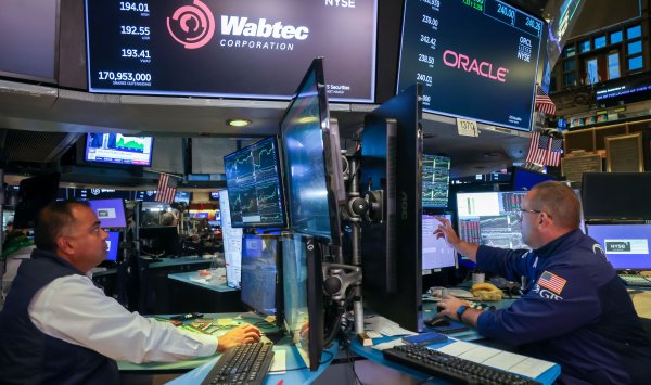 Акции преодолеют риски, чтобы получить прибыль в конце года