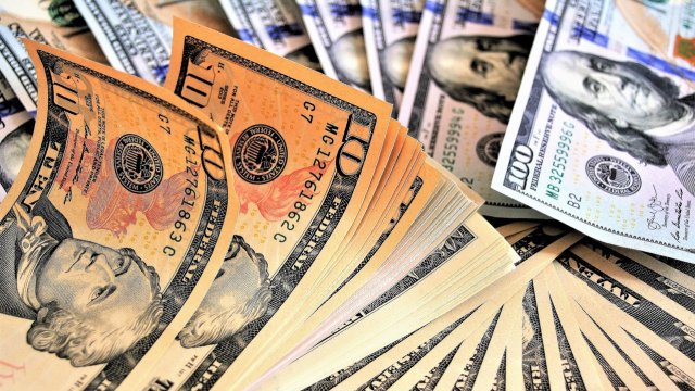 Глобальный долг достигает записи почти 338 триллионов долларов США