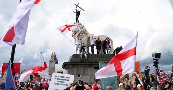 110 000 человек присутствовали на еще правом митинге на лондонских фотографиях