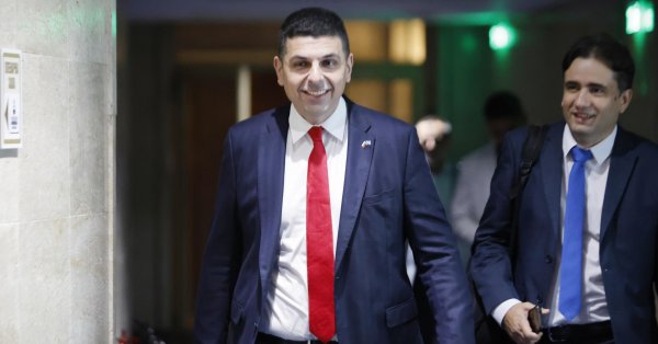 По словам Мирчева, Желиазков пытается преуменьшить мотивы голоса недоверия, сказал Мирчев