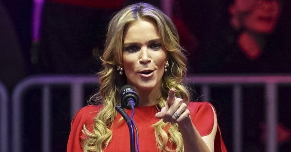 Magin Kelly подскочил к Трампу из -за его плана развертывания войск в Чикаго