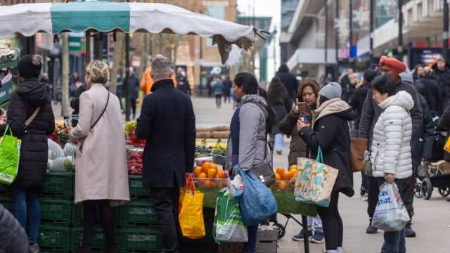 Почему инфляция в Великобритании так быстро и что значит интересовать?