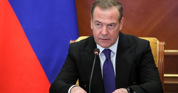 Медведев: Если НАТО защищает украинское небо, Россия рассматривает это как объявление войны