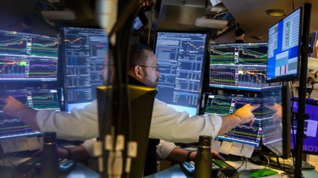 N. Master: продажи активы, а не долг и налоги могут финансировать защиту ЕС