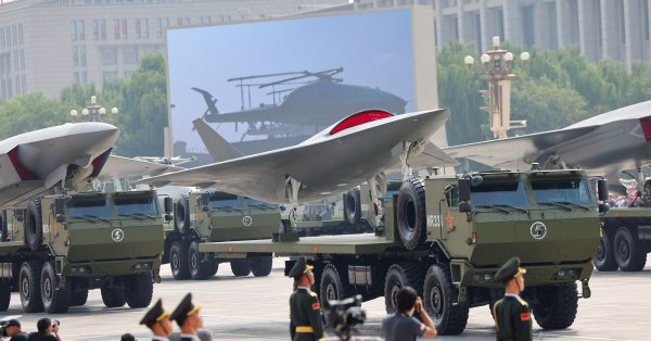 Какое оружие хвастался Китай в своем военном параде? Фото