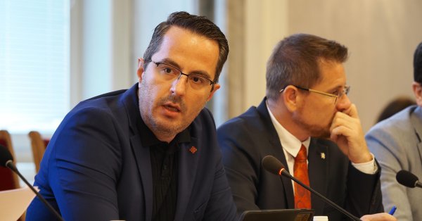 «Возрождение» будет бороться с пагубным правительством, чтобы уйти