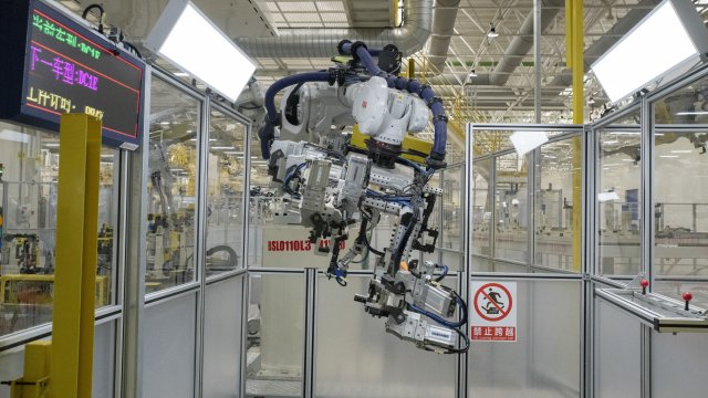 Фабрика установлена искусственным интеллектом на горизонте