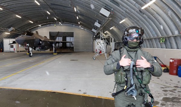 НАТО должна создать область без рейсов, чтобы спасти Украину