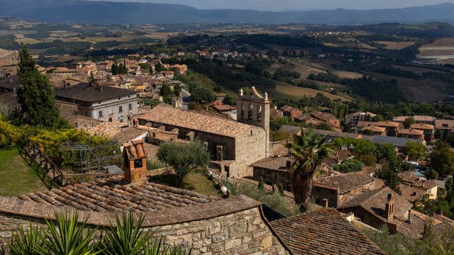 Италия стремится привлечь супер -богатых людей, в то время как другие страны ограничивают их