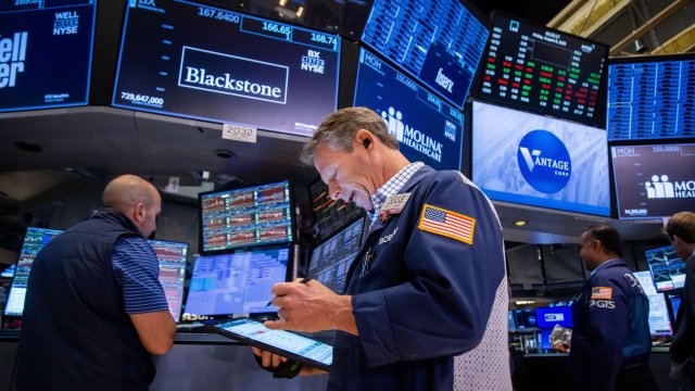 S & P 500 и NASDAQ увеличены, возглавляемые акциями алфавита*