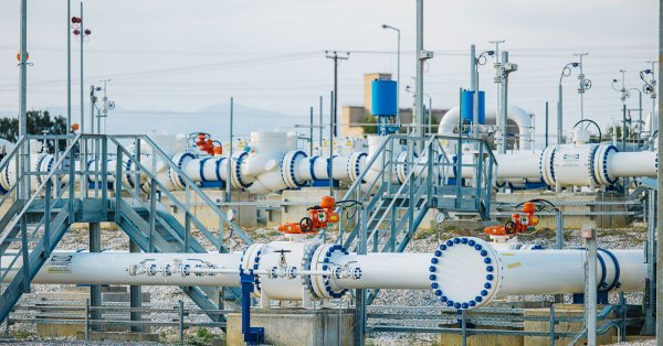 И самый богатый в нефтяной стране представляет нынешний режим