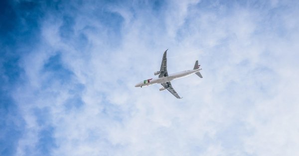 Было предъявлено обвинение в 71-летнем, женщине на рейсе