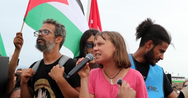 Дрон ударил одну из лодок флота с Гретой Тумберг, Израиль готовит свое видео об аресте