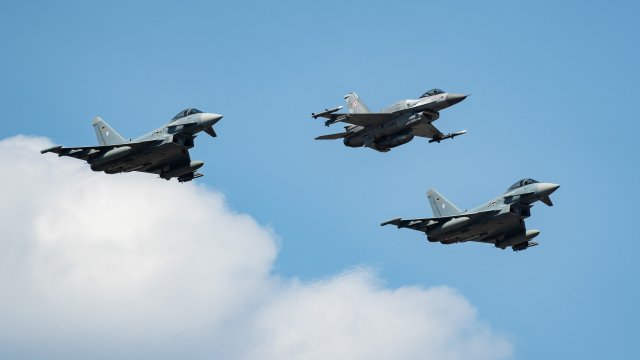 Дональд Туск: Мы готовы скачать русские самолеты, проходящие через Польшу