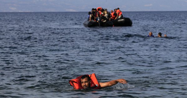 Греция голосует за новый закон, принимает только законных мигрантов