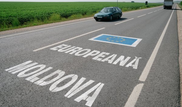 Путин и бедность разделяют избирателей на путь Молдовы в Европу