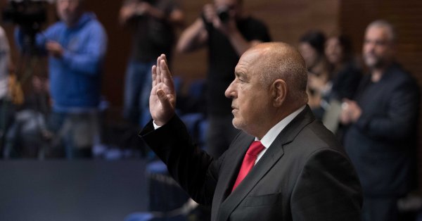 В кадре: первое собрание 51 -й национальной ассамблеи на осень