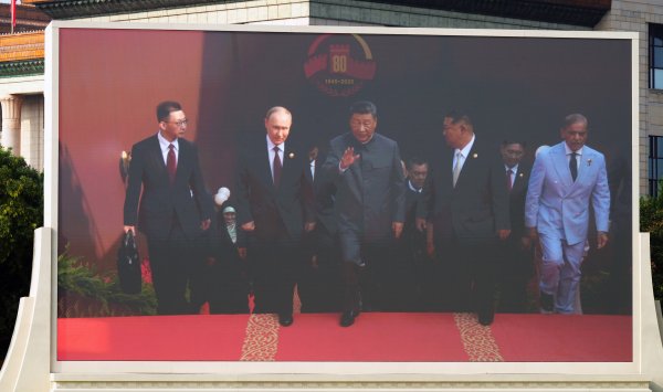 В этом году парад SI собрал меньше, но более авторитарные лидеры