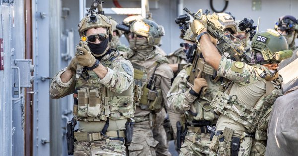 Нью -Йорк Таймс: Американские коммандос убили гражданских лиц северокорейцев во время миссии