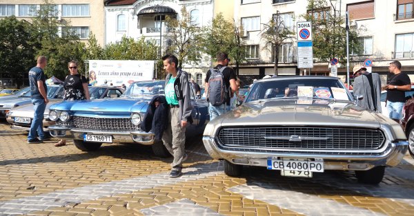Ретро -автомобильный парад оскверняется в центре Софии