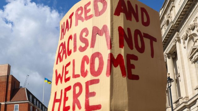 Белый дом шумно мобилизует мировой правый