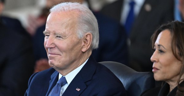 Отлучен и его собственный, нежелательный Байден не может найти оплачиваемую работу