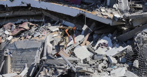 Израиль сжигает газ, и люди не эвакуируются, потому что им некуда идти