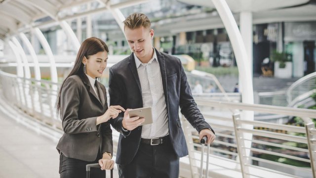 Как защитить себя и свою команду во время деловой поездки за границу?