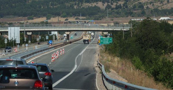 Грузовик вспыхнул и сгорел на шоссе Струмы