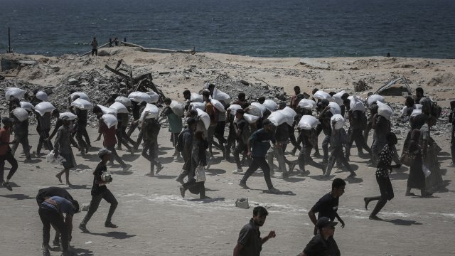 Израиль создает «гуманитарную зону» с развертыванием O атаки в Газе