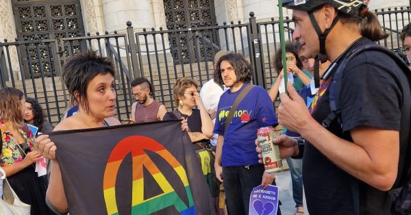 Являются ли анаркоферисты за странной процессией в Софии?