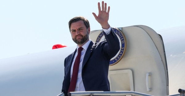 Вэнс рассказал о «трудном времени», в которое он рассказал Трампу об убийстве Кирка