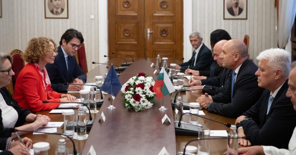 Радев: Модернизация армии способствует укреплению коллективной защиты НАТО