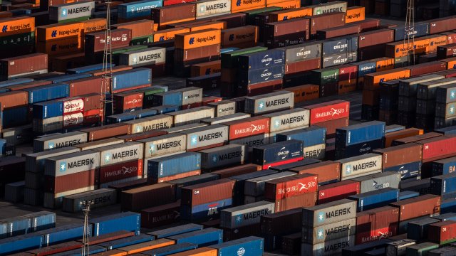 Онлайн торговцы и логистические компании из Китая отправляются в Европу из -за таможни США