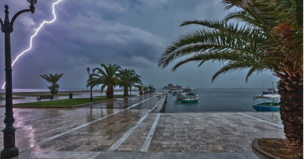 В Греции есть затопленные дороги