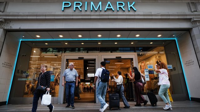 Primark использует новую возможность в США благодаря подавлению Трампом онлайн-конкурентов