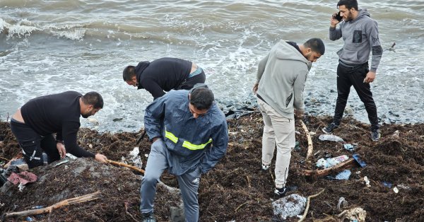 Мифический сейф в Царево найден, они берут его с краном