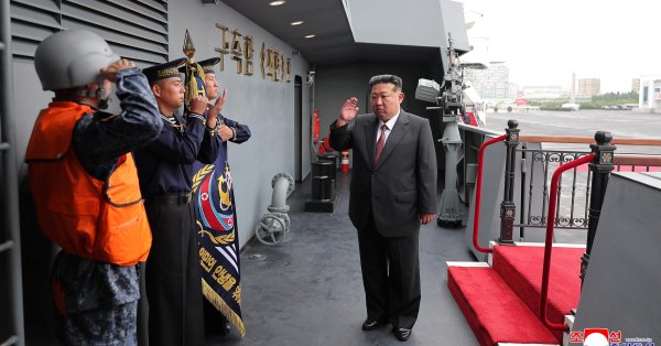 Лидер КНДР: флот, чтобы противостоять и наказать носильщика