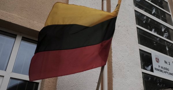 Вильнюсский аэропорт снова закрыли из-за воздушных шаров, прилетевших из Беларуси