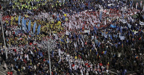 Тысячи людей протестовали против мер жесткой экономии в Румынии