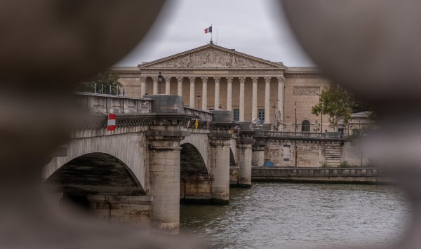 Если хаос во Франции углубляется, рынок может вызвать вмешательство в ЕЦБ