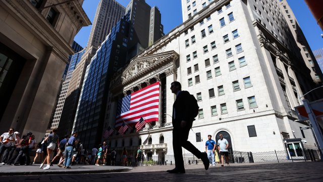 Dow рухнул почти на 900 пунктов, S&P 500 зафиксировал самое сильное падение с апреля