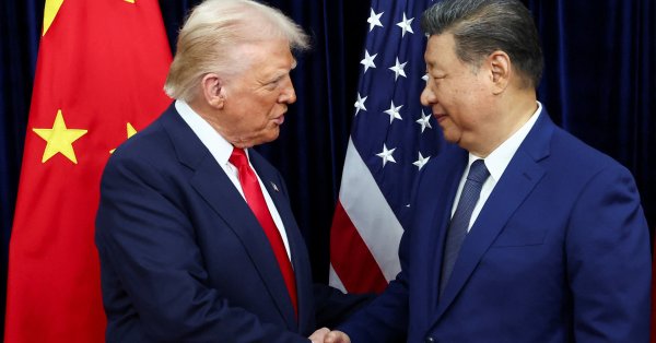 Дональд Трамп и Си Цзиньпин беседуют на своей первой встрече с 2019 года