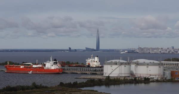 Нефть дешевеет, доходы падают: у России серьезная проблема