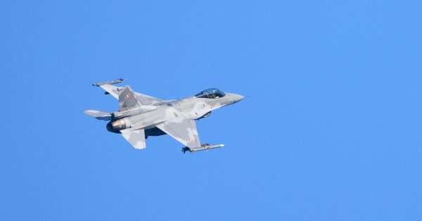 Польские истребители сопровождали российский самолет в разведывательном полете