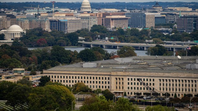 Кто дал Пентагону 130 миллионов долларов на зарплату военным?