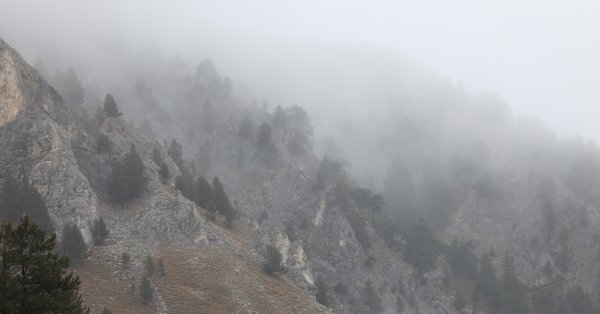 Условия для похода в горы плохие, местность влажная и скользкая.