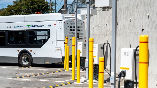 Греция постепенно заменит троллейбусы на электробусы